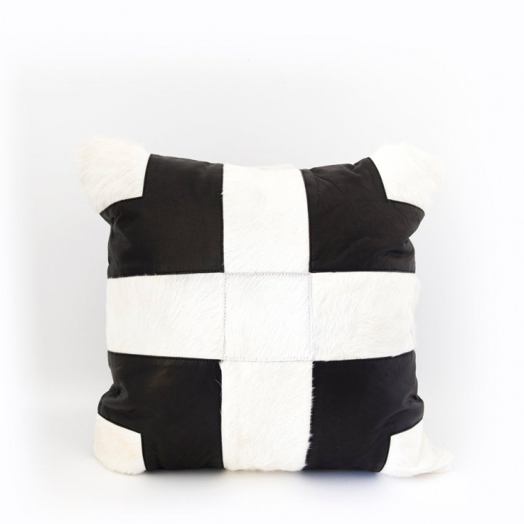 CROSS ROADS BLACK & WHITE CUSHION