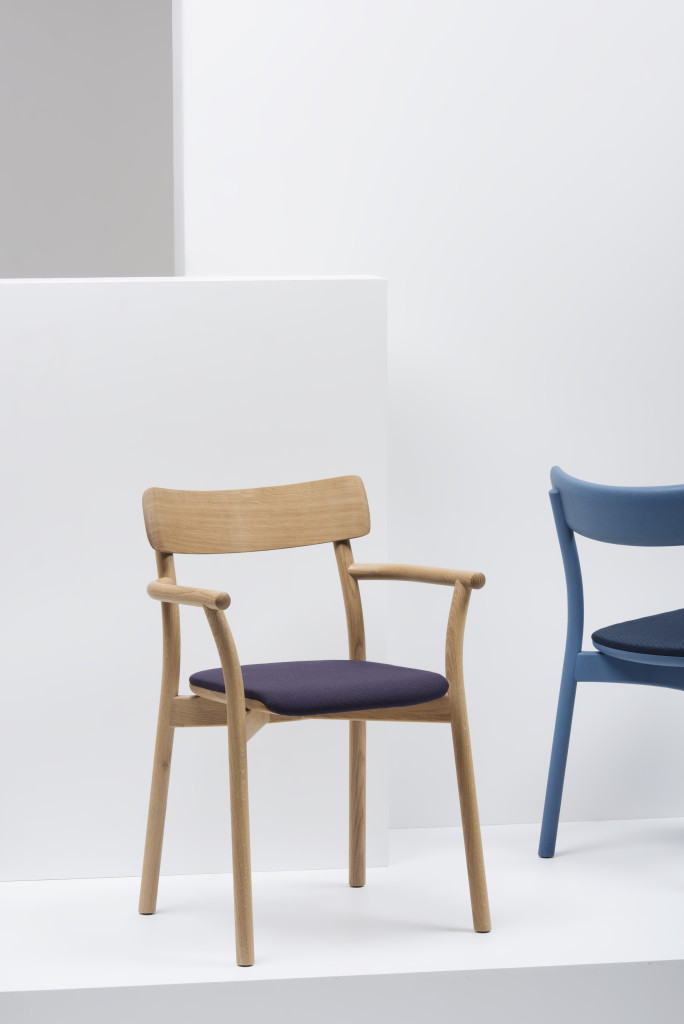 CHIARO ARMCHAIR