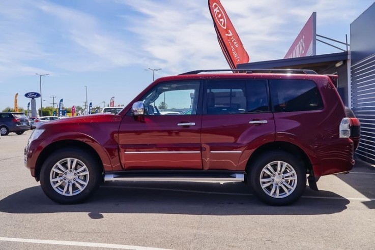 2016 Mitsubishi Pajero Exceed Wagon (Red