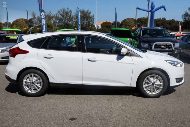 2017 Ford Focus Trend Hatchback (White) 