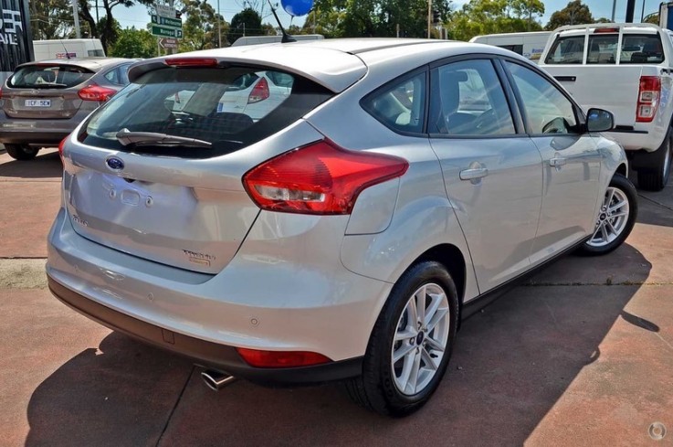 2017 Ford Focus Trend Hatchback (Silver)