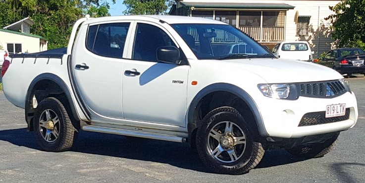 MITSUBISHI TRITON DUAL CAB