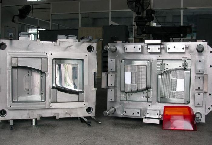 Manufacturing Hot Runner Car Parts Moulds94