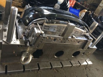 Bumper Injection Mold With Hot Runner43