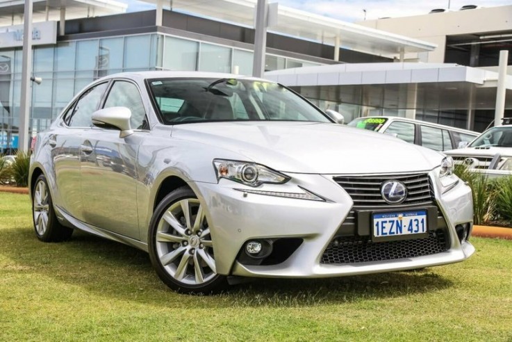  Lexus Is300h Luxury Sedan 2016