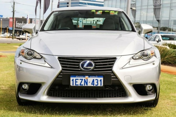  Lexus Is300h Luxury Sedan 2016