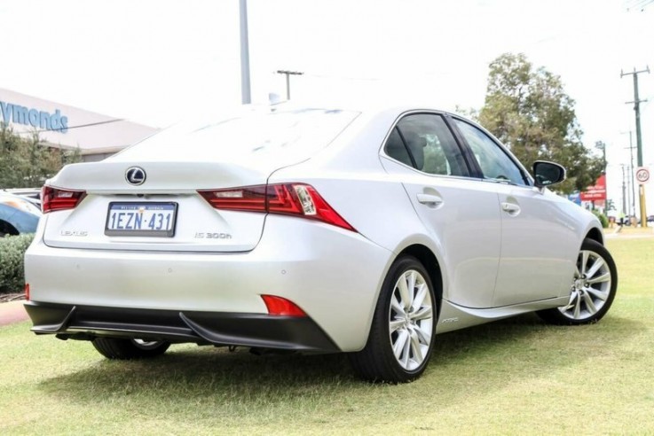  Lexus Is300h Luxury Sedan 2016