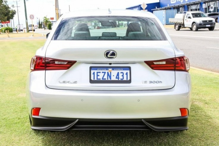  Lexus Is300h Luxury Sedan 2016