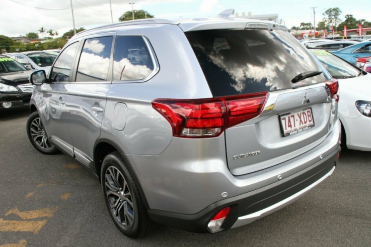 2016 Mitsubishi Outlander LS 4WD Safety 