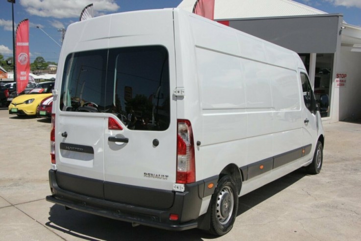 2015 Renault Master Mid Roof LWB AMT