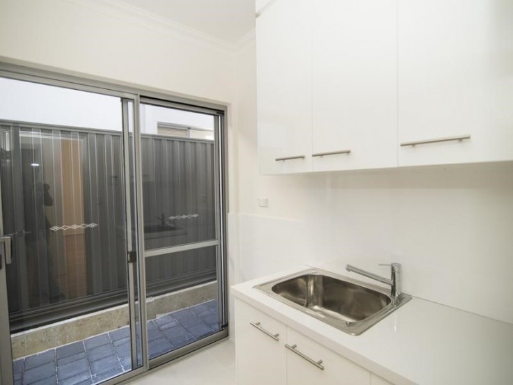  4/8 Bridges Road, Melville $590 Weekly 