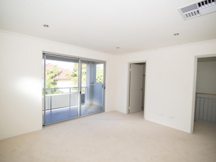  4/8 Bridges Road, Melville $590 Weekly 