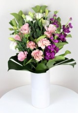 ORDER WOMEN'S DAY SPECIAL FLOWERS ONLINE