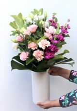 ORDER WOMEN'S DAY SPECIAL FLOWERS ONLINE