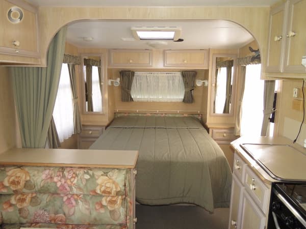  Royal Flair Van Royce 2003