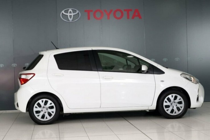 2017 Toyota Yaris SX Hatchback (Glacier 