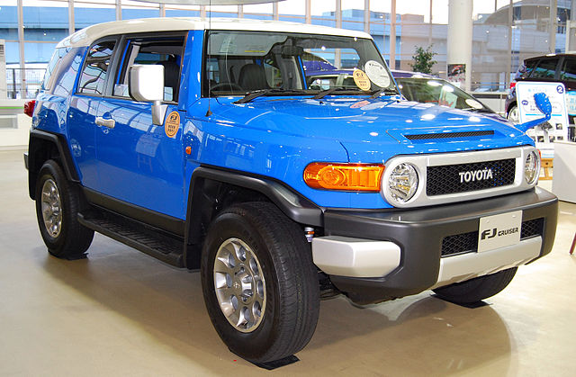 2016 Toyota FJ Cruiser Wagon (Hornet Yel