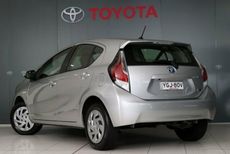 2016 Toyota Prius c E-CVT Hatchback (Sil