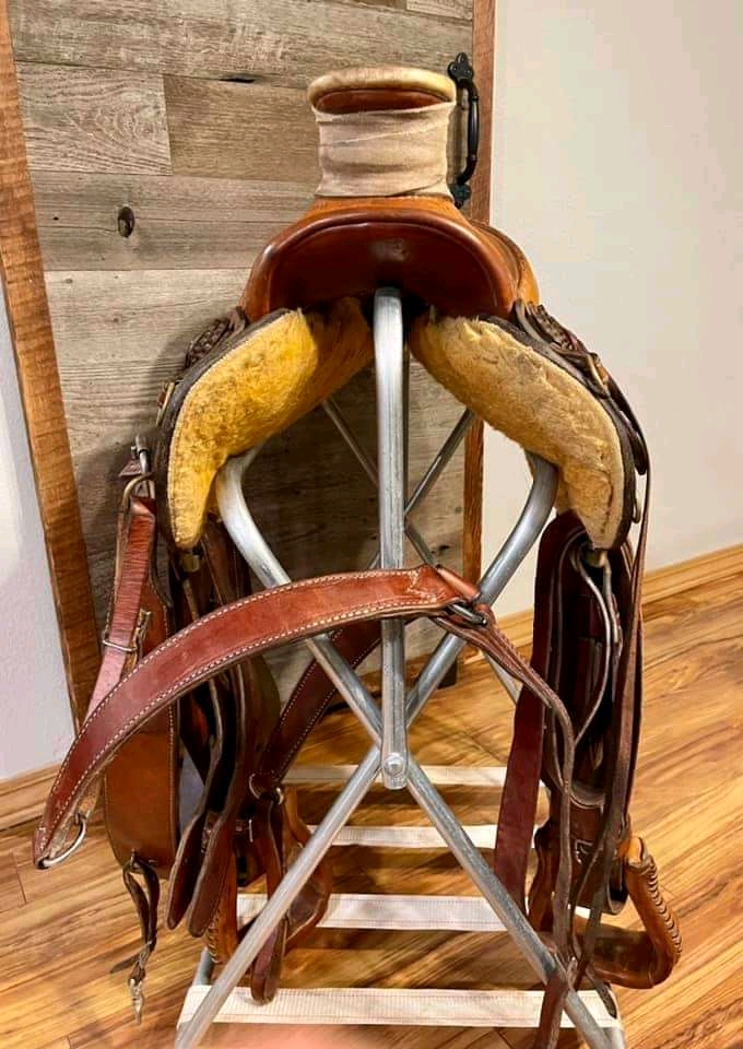 Saddle