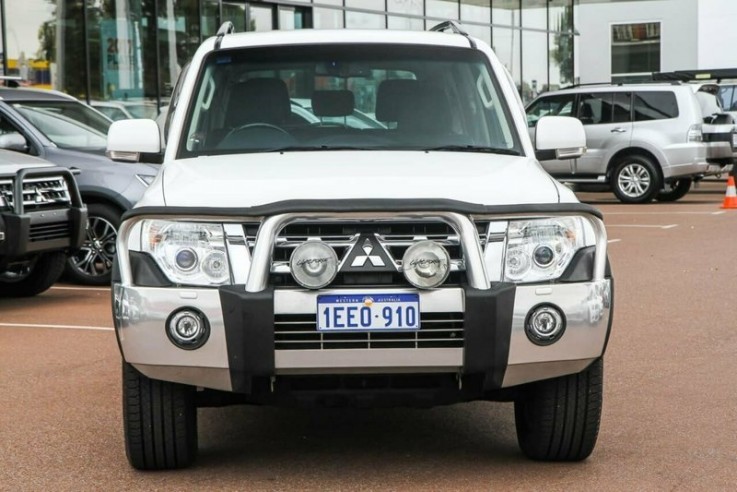 2013 Mitsubishi Pajero Vr-x Wagon (White