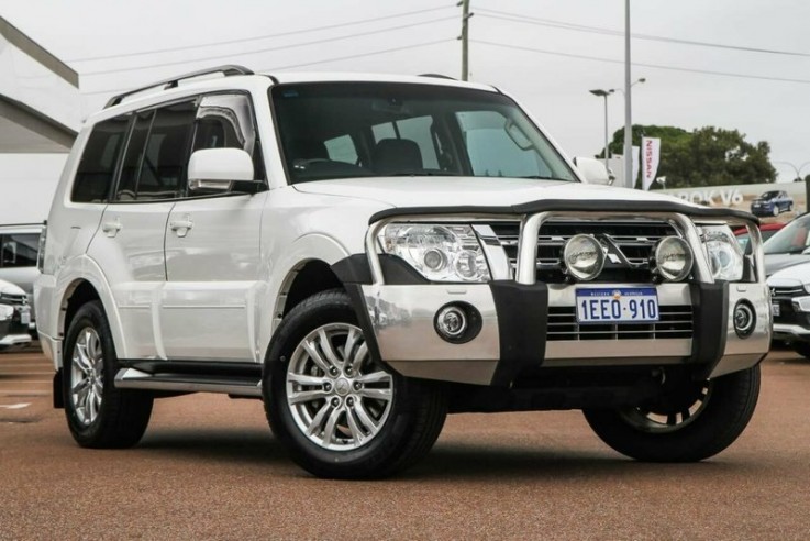 2013 Mitsubishi Pajero Vr-x Wagon (White