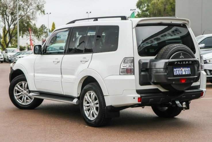 2013 Mitsubishi Pajero Vr-x Wagon (White