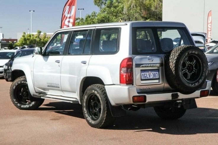 2010 Nissan Patrol St Wagon (Silver)