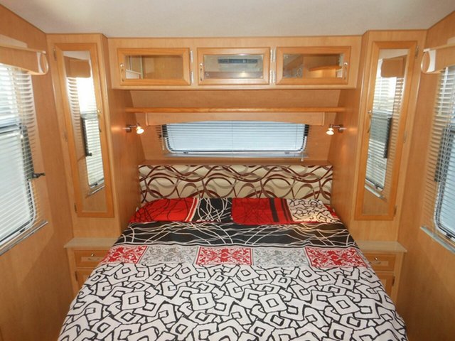 2011 Windsor Genesis 638S LTD Caravan