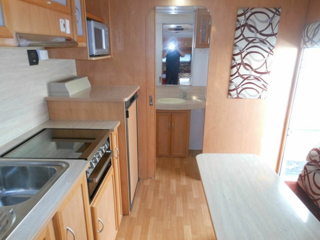 2011 Windsor Genesis 638S LTD Caravan