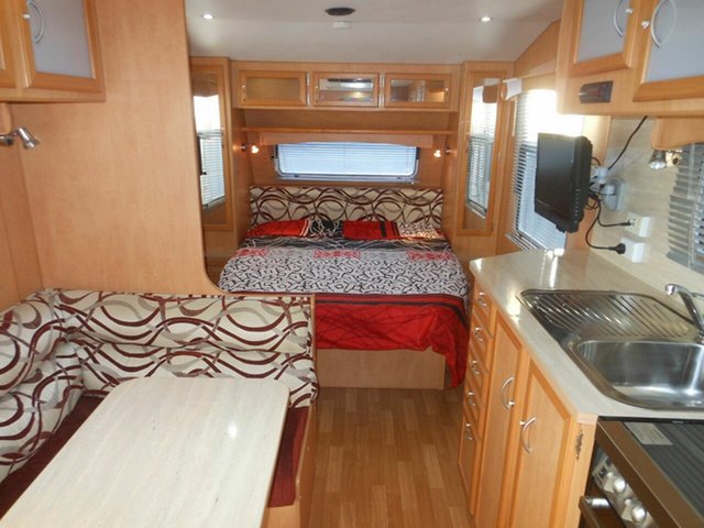 2011 Windsor Genesis 638S LTD Caravan