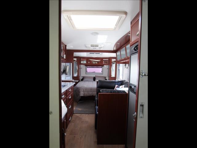 2012 Paramount Utility with full ensuite