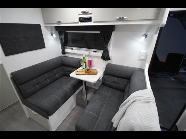 2017 Golden Talon 18' full Ensuite