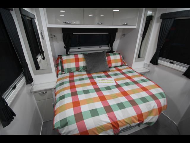 2017 Golden Talon 18' full Ensuite