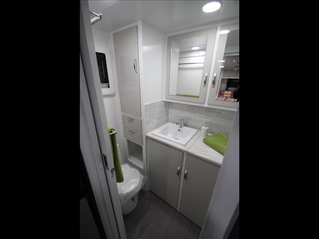 2017 Golden Talon 18' full Ensuite