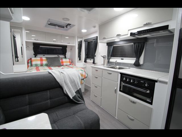 2017 Golden Talon 18' full Ensuite