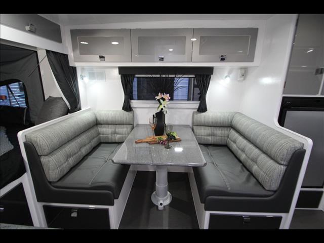 2017 Paramount Duet Expander caravan