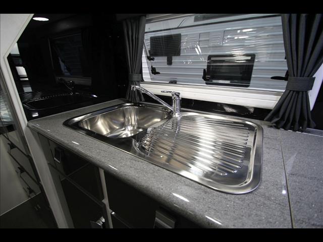 2017 Paramount Duet Expander caravan