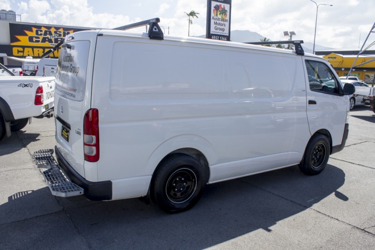 2009 Toyota Hiace LWB 4d Van