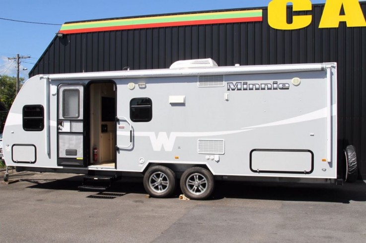 2015 Winnebago Minnie Slide Out Caravan