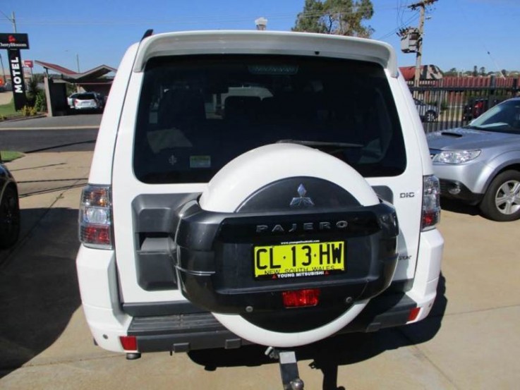 2014 MITSUBISHI PAJERO