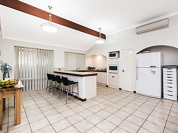 72 Gnangara Drive, WAIKIKI