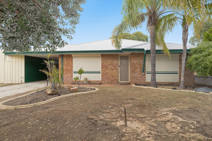 GLORIOUS 4 BEDROOM HOUSE AND POOL.