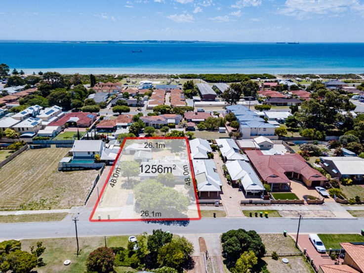 1256m2 SUPER BLOCK BEACHSIDE!