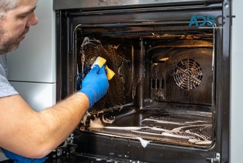 High-Quality Oven Cleaning Services near Tarneit in Melbourne by Licensed Professionals