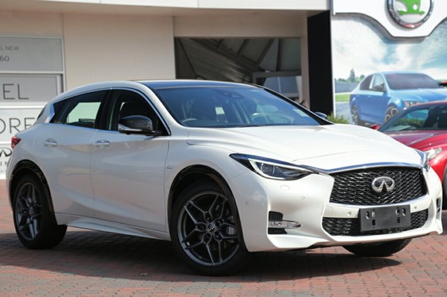 2016 Infiniti Q30 Sport Premium 2.0T Hat