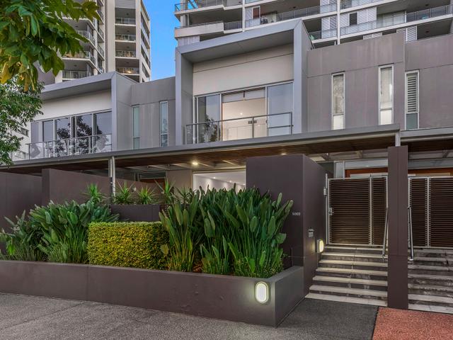 Your Own Unique Townhouse in the CBD!