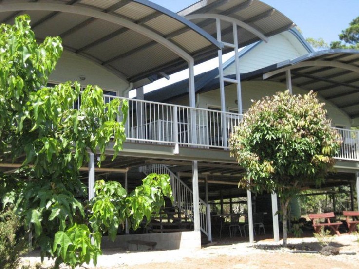 WITH VIEWS OVER LAKE TINAROO