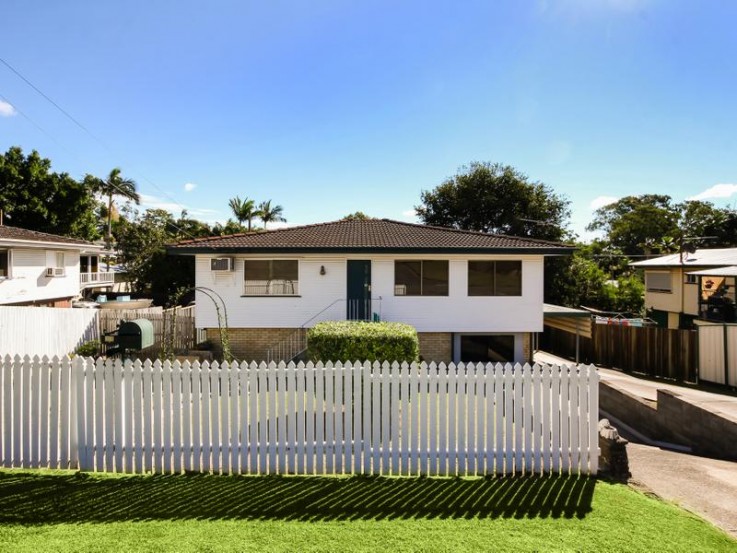 Stunning Home, Huge Backyard in Peaceful