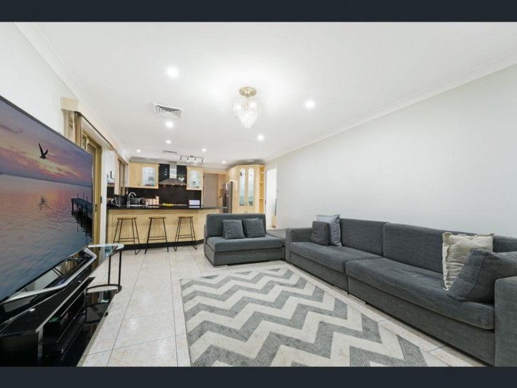 9 Moorhouse Crescent Edensor Park NSW 21