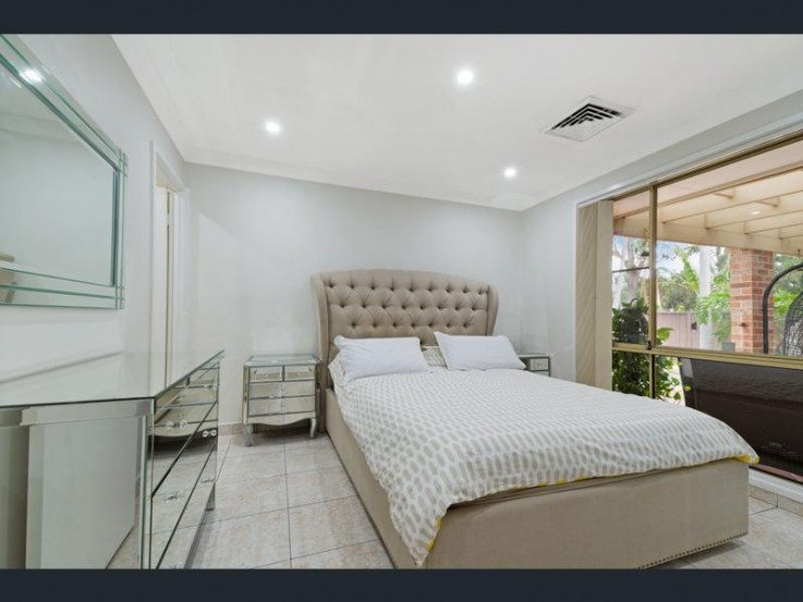 9 Moorhouse Crescent Edensor Park NSW 21